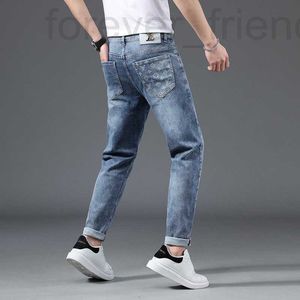 Designer en jeans masculin jeans bleu clair mince pour hommes, pantalon à jambe droite slim haut de gamme printemps / été décontracté hommes polyvalents bdpz
