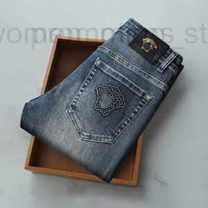 Heren jeans ontwerper trendy herfst- en winterjeans voor mannen met rechte fit, elastisch borduurwerk, blauwe trendy broek qoxw 27um