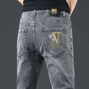 Designer de jeans masculin à la mode imprimé Jeans pour hommes New Grey Youth Straight Fit Pantal