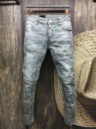 Jeans para hombres Dsquad2 Diseñador de lujo Denim Pantalones perforados Moda Ropa de moda TAMAÑO 28-38 A11