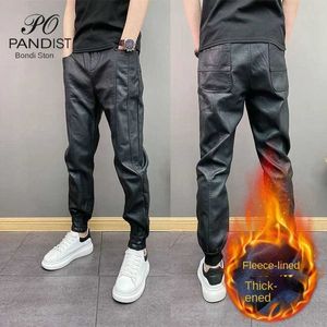 Jeans masculin Fashion Elastic Pantalon décontracté pour les hommes avec un pantalon d'hiver à la chaleur et chaude à chaleur chaude et à la chaleur noire Q240427