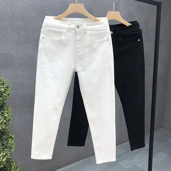 Jeans para hombres Moda de lujo diseñador de lujo para hombres blancos blancos jeans delgados fit de estilo coreano pantalones de mezclilla para el verano jeans delgados 240423