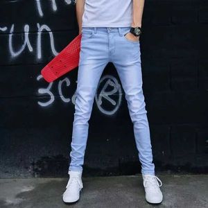 Jeans masculin à la mode pour hommes slim pantalon denim crayon de haute qualité jeans élastiques serrés noir et blanc