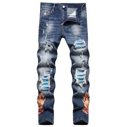 Jeans pour hommes Jeans de motard imprimé flamme Streetwear Patch plissé craquelé Patchwork Pantalon en denim extensible Trous déchirés Pantalon fuselé mince