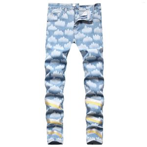 Pantalones vaqueros para hombre FUAMOS Moda personalizada Hip-hop Coreano Cielo azul Nube blanca Impreso Pantalones de mezclilla de algodón americano europeo