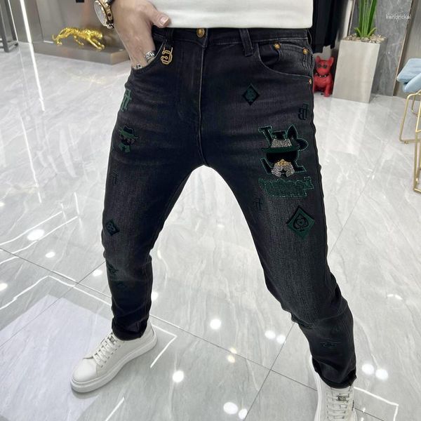 Jeans para hombres Harajuku Fashion Stight Luxury Luxury Corean Style Slim para hombres con bordados e diseño de impresión Diamond Black Casual Pants