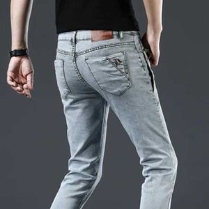 Heren jeans hoogwaardige denimjeans voor heren nieuwe Koreaanse stijl stretch slank fit denim broek mode knop ontwerp cool mannelijke broeken y240507