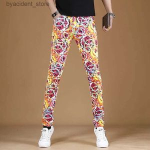 Jeans pour hommes Pantalons en denim colorés de haute qualité pour hommesDécors imprimés classiques Jeans de rueSlim-fit Version coréenne Jeans décontractésJeans de mode cool L240313