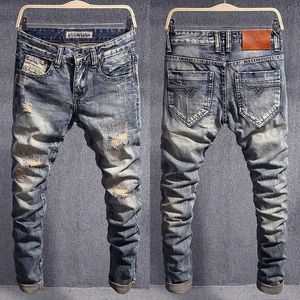 Jeans masculin de style italien créateur de mode hommes jeans rétro slim fit ripped jeans hommes pantalon de trou patch pantalon de jean décontracté vintage hombre t240409