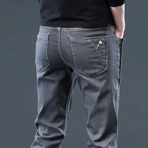 Herenjeans Koreaanse denimjeans voor heren Nieuwe hoogwaardige stretch Slank fit denim broek mode knopontwerp cool mannelijke broeken merk Y240507