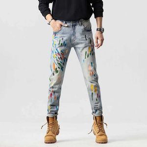 Jeans masculin Light Luxury Fashion Marque Graffiti Mens Jeans haut de gamme Trend Slim Straight rétro Retro personnalisé Casual Q240509