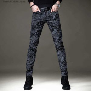 Jeans voor heren Lichte luxe heren zwarte slim-fit denimbroek met warme print Sexy all-match trendy jeans Stretch Korea-versie Straatjeansbroek; Q231213