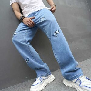 Jeans masculins jeans droits lâches hommes de bonne qualité de bonne qualité broderie papillon moto pantalon denim masculin pour pantalon pour hommes y240507