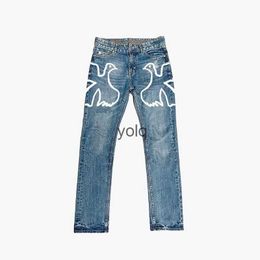 Jeans pour hommes MATTA Dove Jeans délavés plats et brodés Ourlet empilé Hiphop Street Trend Pantalon de jeans gothique pour hommes américains y2kyolq