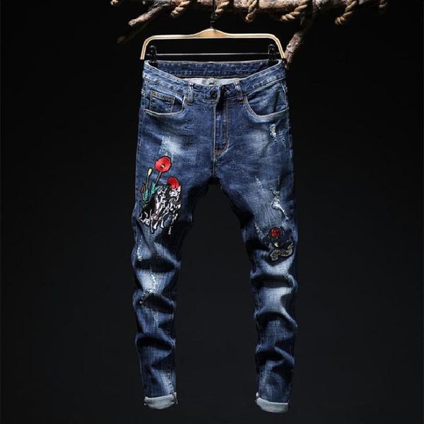 Jeans pour hommes Hommes Européen Américain Petit Droit Stretch Brodé Rouge Rose Mince Pantalon À La Mode Jeans Décontractés Hommes