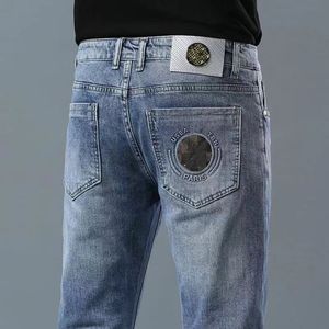 Jeans para hombres Pantalones de diseño para hombres Spring 24 New Men's Small Straight Tube Slim Fit Elastic versátil jóvenes pantalones de moda coreanos 555