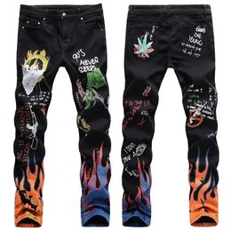 Jeans pour hommes lettres pour hommes flammes imprimées à motifs minces stimulants stretch à la mode graffiti punk rock streetwear hip hop pantalon 220927