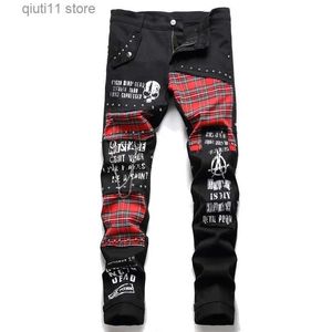 Jeans voor heren Schotland rode geruite Schotse ruit patchwork jeans punk klinknagel patch zwarte denim broek schedelletters bedrukte slanke rechte broek T231005