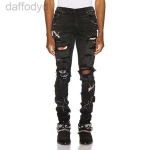 Jeans pour hommes Hommes noir oiseau brodé peint jeans déchirés trous streetwear patchwork pantalon en denim stretch pantalon crayon maigre 240305