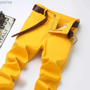 Jeans pour hommes en jean pour hommes avec design à la mode élastique ultra-mince droit coréen décontracté jaune jaune rose jeunesse décontractée pour hommes