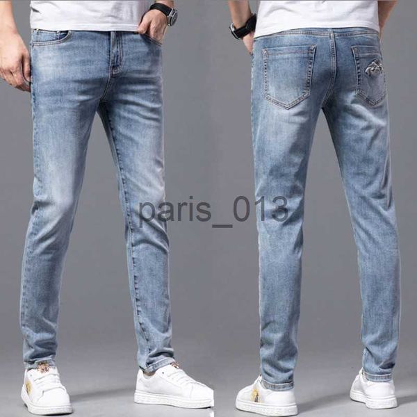 Jeans para hombres Jeans de diseñador para hombre Luz azul cielo desgastado Color sólido Slim Fit Motociclistas Denim para hombres Moda Mans azul Hip Hop Pantalones x0911