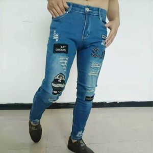 Jeans masculin Broidered Ripped Jeans Skinny Slim Denim Tablers 2022 New Strtwear Hip Hop Hop High Quality Black Jeans Vêtements Y240507