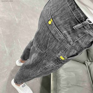 Jeans pour hommes Mens japonais Micro Span gris Slim Fit Jeans mode d'été élastique jeunesse moyenne taille basse Denim Jeans pantalon de créateur L240313