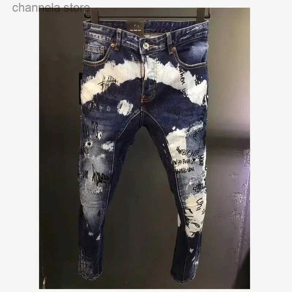 Jeans pour hommes hommes lettre impression mode décontracté trou peint par pulvérisation jean à la mode haute rue Denim tissu pantalon A136 T240227