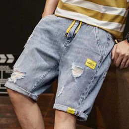 Jeans masculin mens lâche cinq pièces shorts en jean pantalon de taille élastique décontractée trou de la taille coréenne Q240427