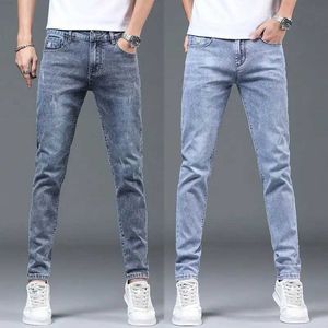 Jeans masculin mens luxe de luxe bleu doux denim spring et automne vêtements décontractés élastiques coréens Q240427