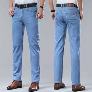 Jeans masculin New Denim Jeans Mens Summer Summer Blue Light Business Soft Fashion Structure Stretch Denim Pantalon décontracté jeans mâle Y240507