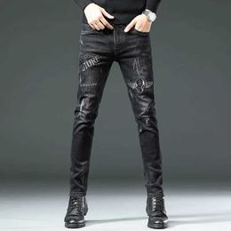Jeans masculinos Nuevos pantalones de jeans ajustados para hombres de primavera y otoño de alta calidad.