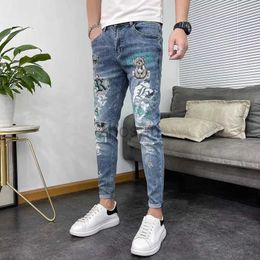 Jeans masculins New Corée Été élégant Mentes de luxe Classique avec ours Print Stretch Hip-Hop COSSO CORNOW Streetwear Boyfriend D240417