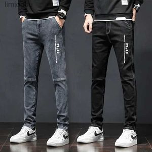 Jeans da uomo Jeans neri slim dritti da uomo di nuovo stile graffi di alta qualità pantaloni grigio scuro pantaloni lunghi jeans casual alla moda coreani; L240119