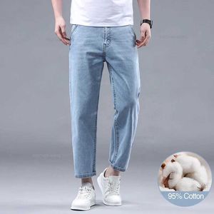 Jeans masculins Nouveau été 95% Cotton Jean mince droit pour hommes Style classique Stretch Soft Tissu bleu clair Denim Pantalon-Longle Longue Male Y240507
