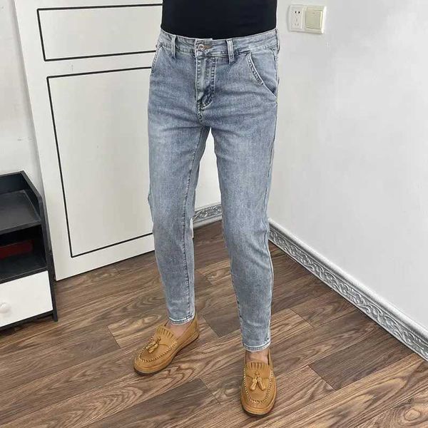 Jeans masculins Nouvelles tendances jeunes lavage de luxe de style coréen ultra-mince adapté à harajuku à la mode en denim street coton mens bleu jeans Q240509