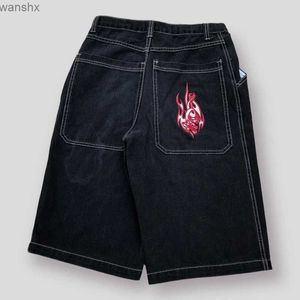 Jeans pour hommes Nouveau Y2K Apparel Harajuku shorts américains rétro hip-hop rue flamme graphiques super lâche denim shorts Rock Gothic shortsL2404