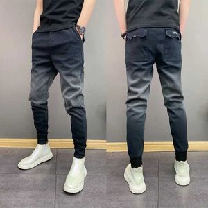 Jeans masculin créateur de luxe nouvellement arrivé coréen pour hommes coréens jeans jeans pantalons denim décontractés les jambes effilées et le sac hip-hop gradient Q240509
