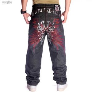 Jeans masculin plus taille 30 à 46 pouces pour hommes de skateboard Backpack jeans larges à jambes lâches hip hop brodés ailes de fleurs pantalon denim à la mode pantl244l244