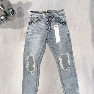 Les jeans de marque Roca en jean pourpre sont à la mode et de haut niveau avec un trous de rue supérieur masochiste et réparé et à basse hauteur jeans à ajustement serré J240527
