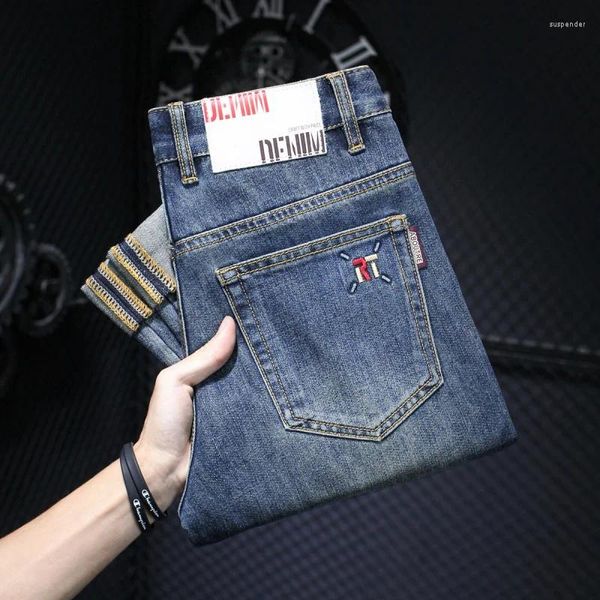 Jeans para hombres Retro Nostálgico Lavado 2024 Primavera y otoño Bordado de alta gama Estiramiento Slim-Fitting Pequeños Pantalones rectos inteligentes