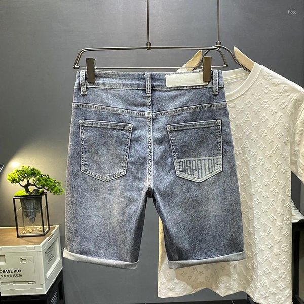 Les jeans masculins ont déchiré un short en jean pour hommes2024Summer Fashion imprimé Pu Shuai All-Match Loose Pantalon Cradif High-Und