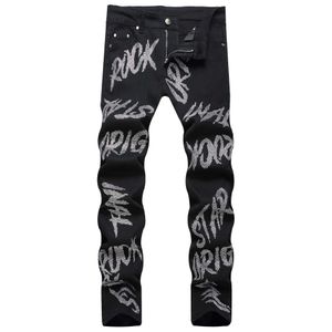 Jeans masculins en rock strass de rock mens noir skinny jean étiré léger lavé mâle de jean fond T240515