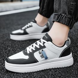 Jeans pour hommes Chaussures Plate-forme de mode pour hommes Athleisure Instagram Celebrity Little White Student Board S