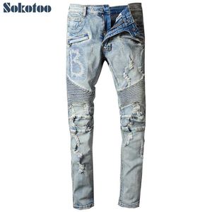 Jeans pour hommes Sokotoo hommes rétro bleu clair oeillet déchiré moto jeans décontracté plissé déchiré pantalon ajusté J240328