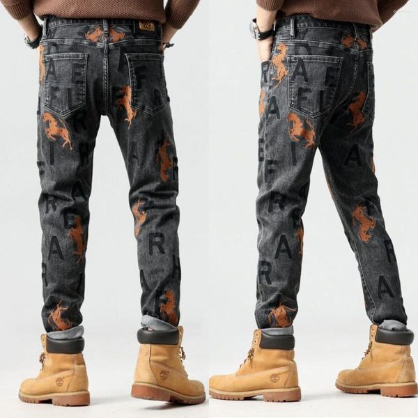 Jeans para hombres Moteado Bordado Caballo Alto Elástico Agujero suelto 3D Cremallera desgastada Blanqueada Slim Fit Pantalones de pierna recta Flaps Winter2