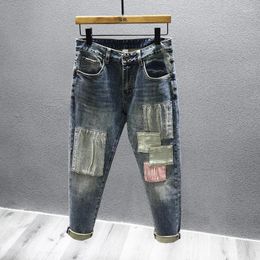 Jeans da uomo impiombati retrò elasticizzati personalità della moda patchwork toppe slim pantaloni in denim invecchiato maschile streetwear