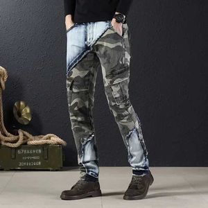 Jeans masculin épisser les jeans pour hommes de camouflage avec des poches effilées graphiques pantalon 90S Street Fashion Spring and Automne Q240427