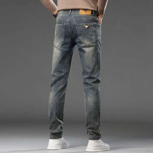 Jeans masculin printemps et automne pour hommes américains mode rétro slim slim fit pantalon de jambe décontractée matériau de coton Q240427