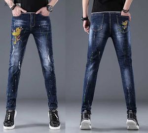 Jeans masculin Spring and Automne Nouveau jean brodé pour hommes Retro Nostalgic Slim Fit Jeans Elastic Street Style Fashion Fashion Casual Mens Pantal